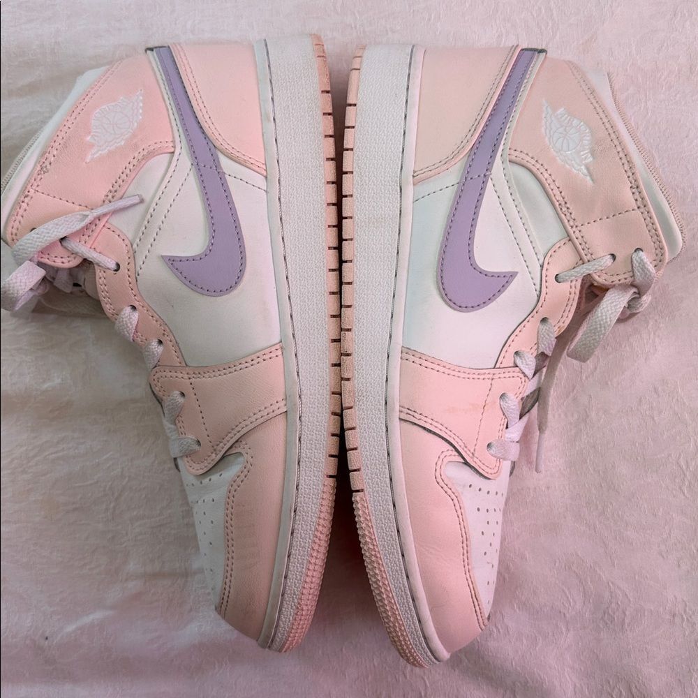 Nike Air Jordan Sneakers 1 Mid GS Pink Wash/Violet Frost/White Size 6.5 Copy - Picture 2 of 11